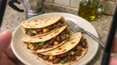 Tortillas fatte in casa con manzo, fagioli e peperone: cena Tex-Mex facile e completa