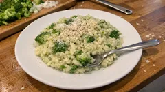 Risotto ai broccoli cremoso: i 3 passaggi che lo rendono vellutato
