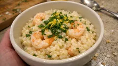 Risotto gamberetti e limone: cremoso, profumato e pronto in pochi passaggi