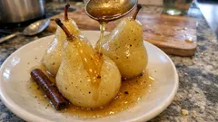 Pere cotte al vino bianco: dessert facile e profumato, pronto in anticipo