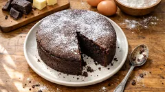 Torta cremosa al cioccolato fondente: 15 minuti di forno e cuore morbido