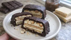 Torrone ai wafer fatto in casa: croccante fuori, cremoso dentro (senza forno)