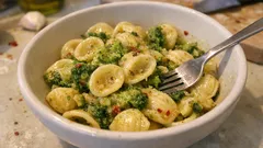 Orecchiette con broccoli, alici e peperoncino: il trucco per un sugo cremoso