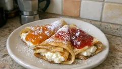 Crêpes con ricotta e marmellata: un dolce veloce e morbido, senza accendere il forno