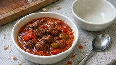 Gulash di manzo alla paprika: come farlo morbido e con un sugo denso e vellutato